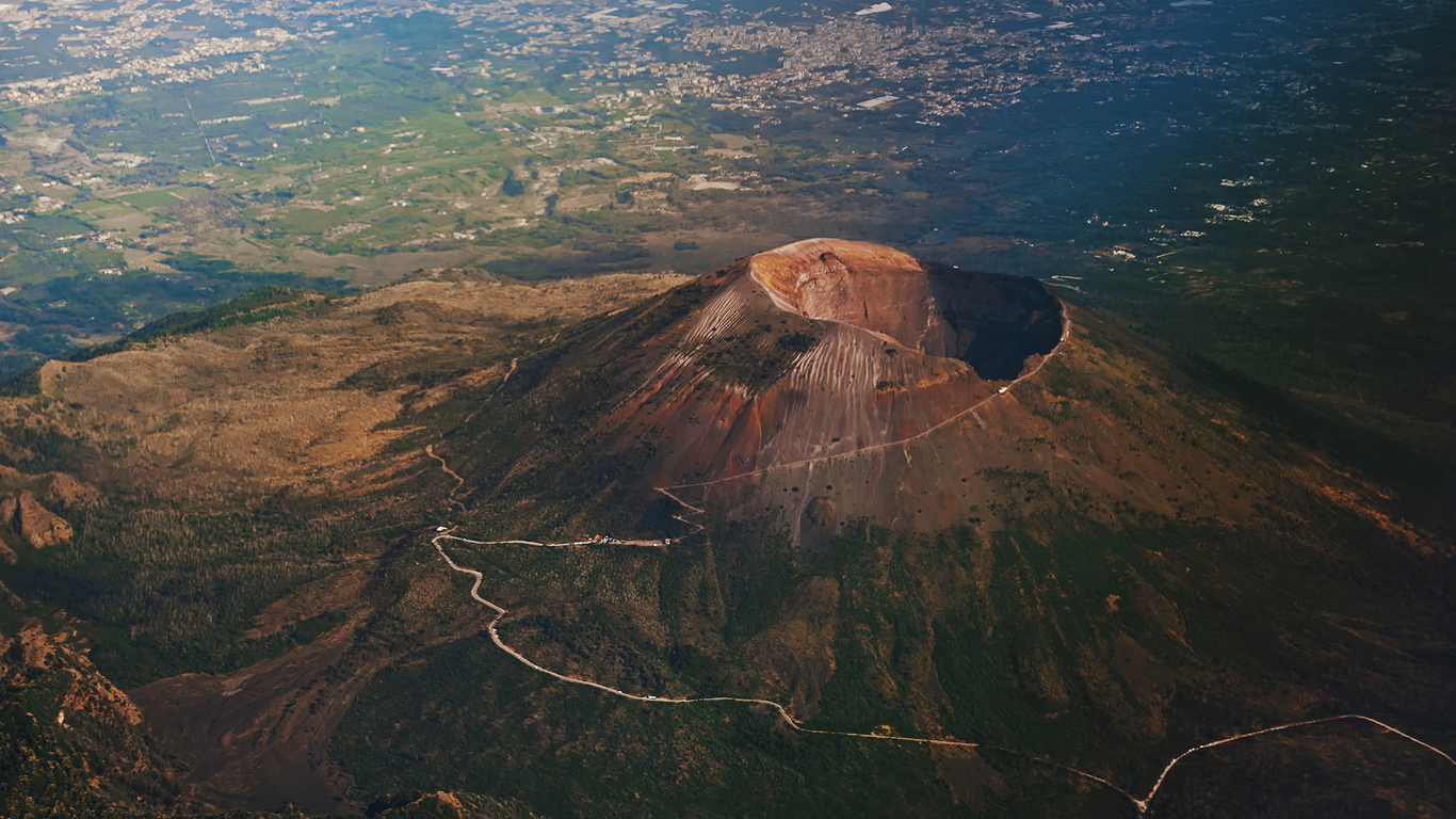 Le Vésuve, près de Naples, Italie, vu d'en haut © iStock / M-Production