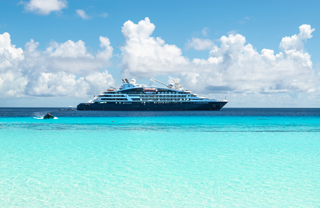 Le "Jacque-Cartier" de la compagnie du Ponant aux Seychelles. © iStock / Nancy Pauwels