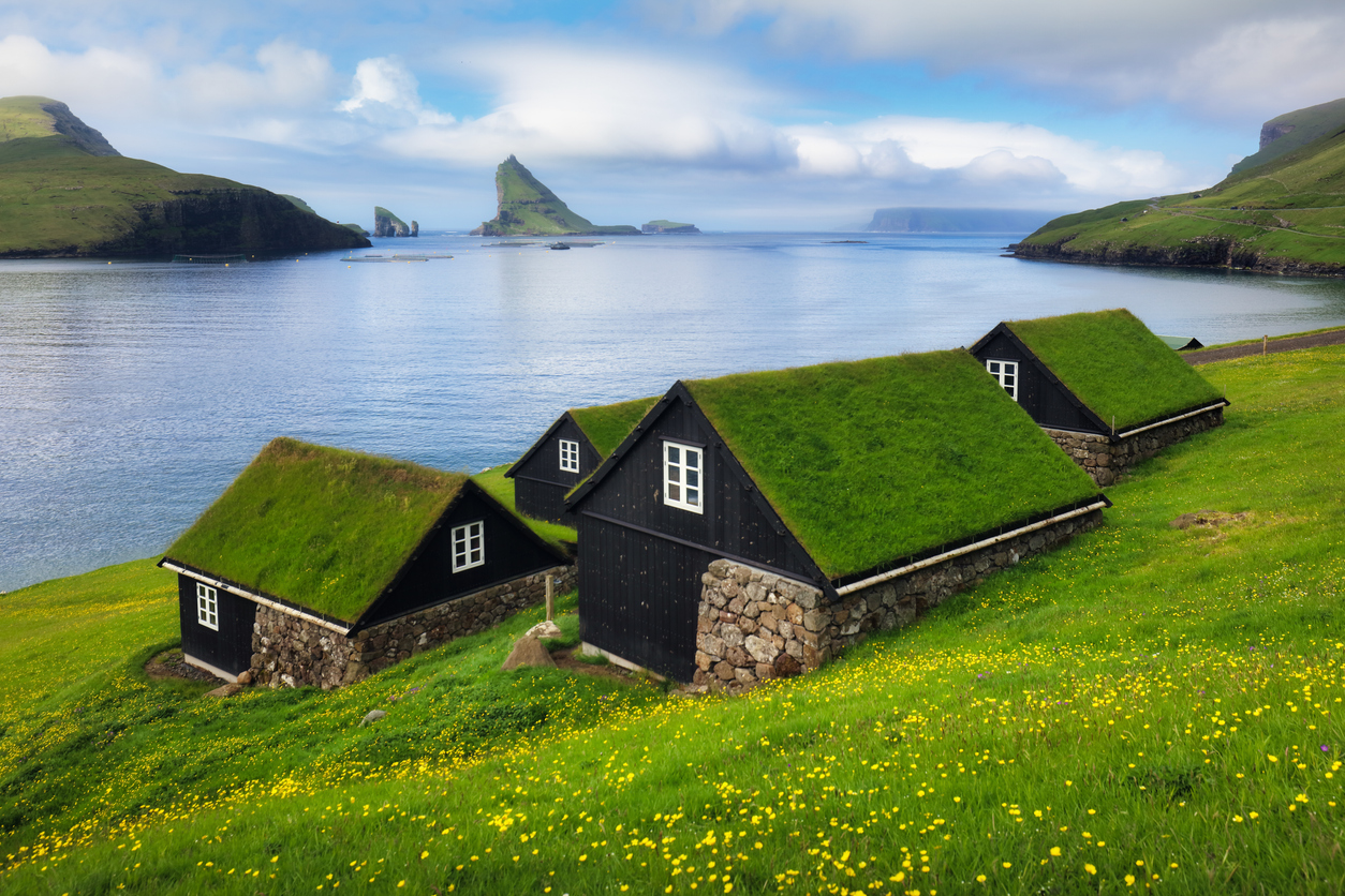 Le village de Bour dans les îles Féroé.  © iStock / TomasSereda