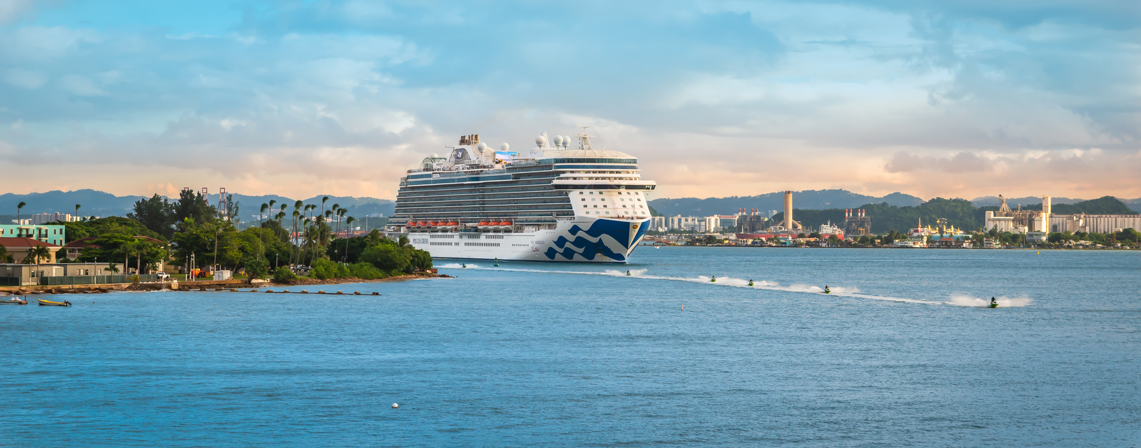 Un paquebot quitte le port de San Juan, Puerto Rico | © iStock / Nancy Pauwels