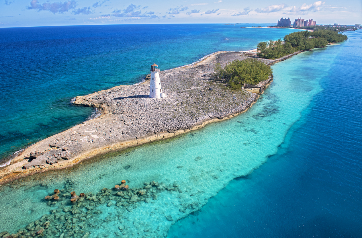 Phare du port de Nassau sur Paradise Island, Bahamas | © iStock / majaiva
