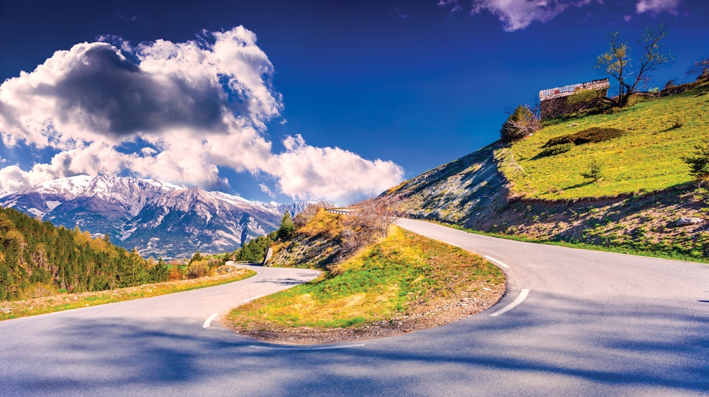 La spectaculaire route des Grandes Alpes à moto