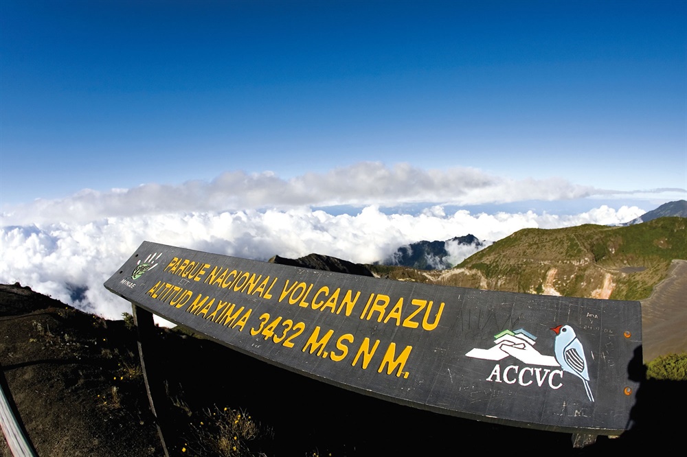 Le Parque Nacional Volc&aacute;n Iraz&uacute;. &copy; Dreamstime.com/Walter Arce
