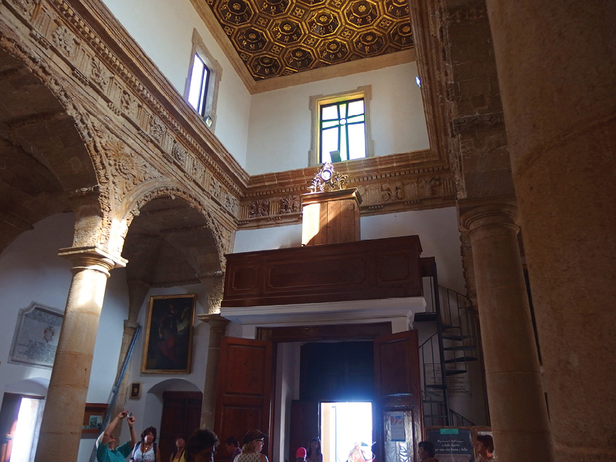 Gallipoli_Santuario_di_Santa_Maria_del_Canneto_interior_(3).tif