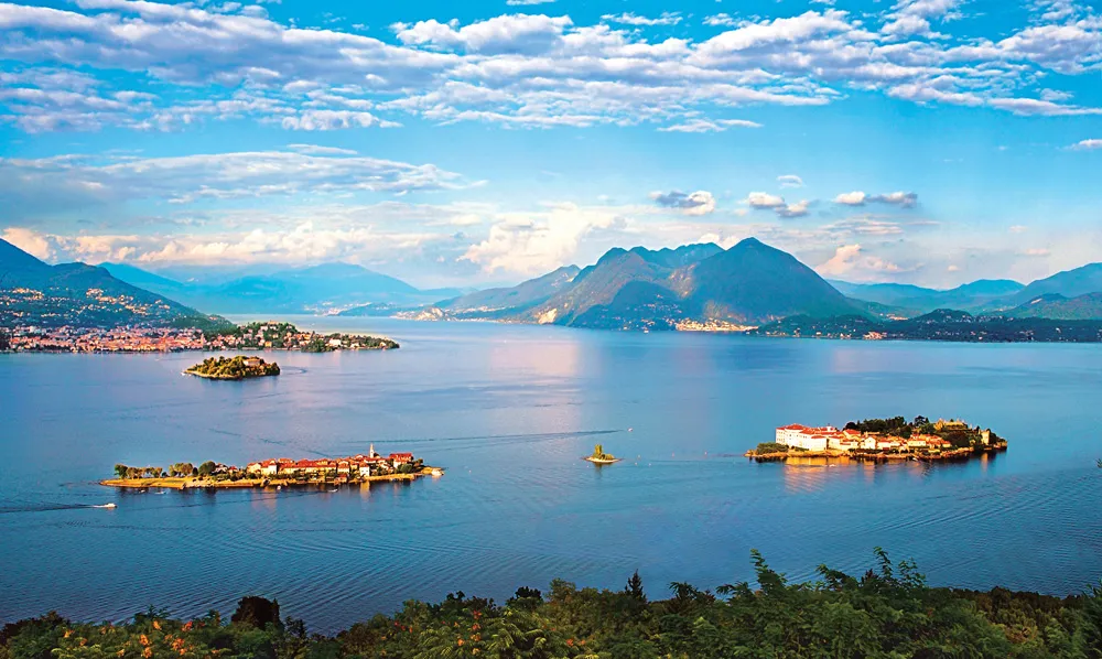 Le lac Majeur qui baigne en Lombardie, au Piémont et dans le Tessin suisse |  ©iStockphoto.com/Max Labeille