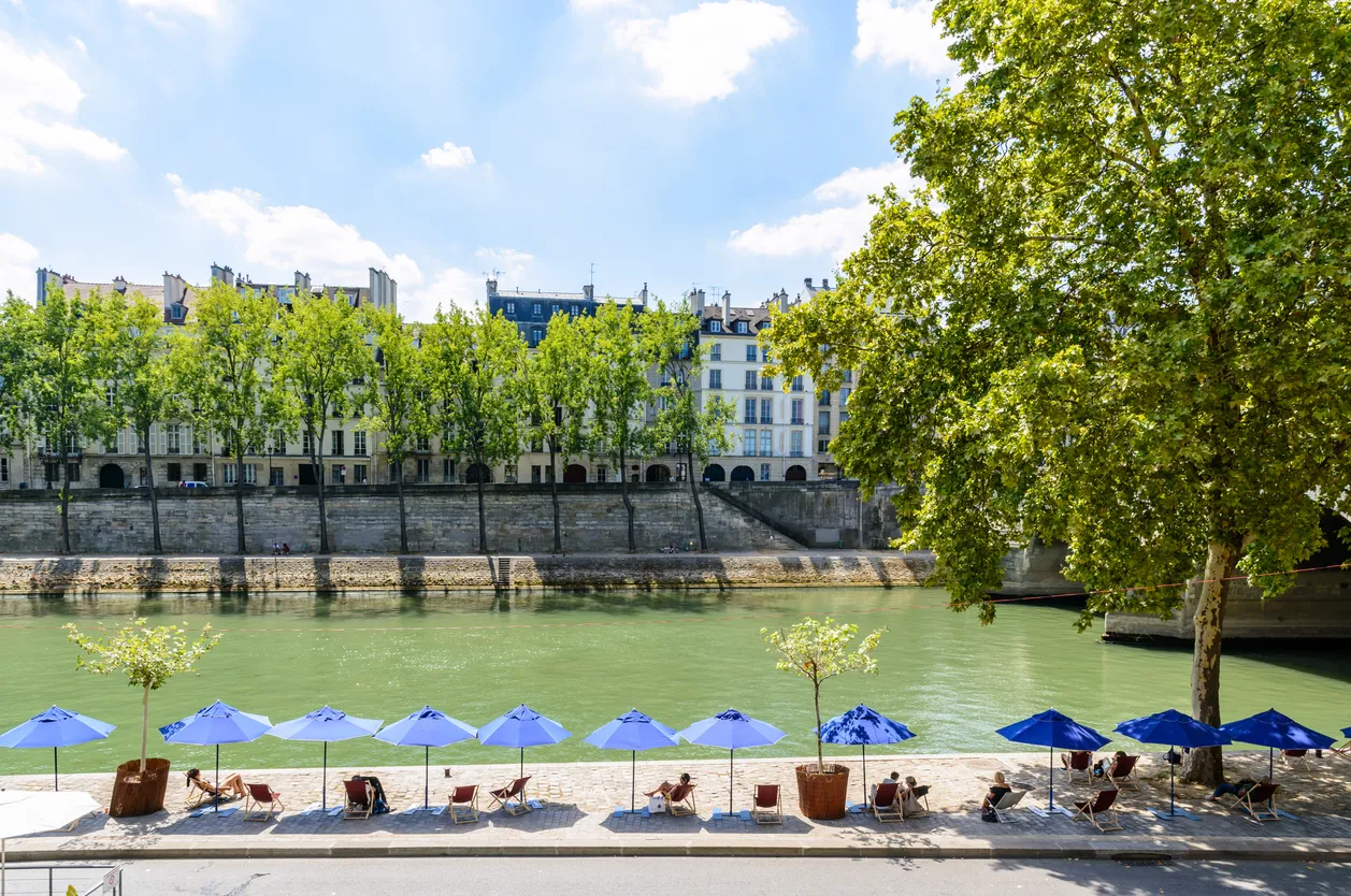 Paris Plage  © iStock / olrat