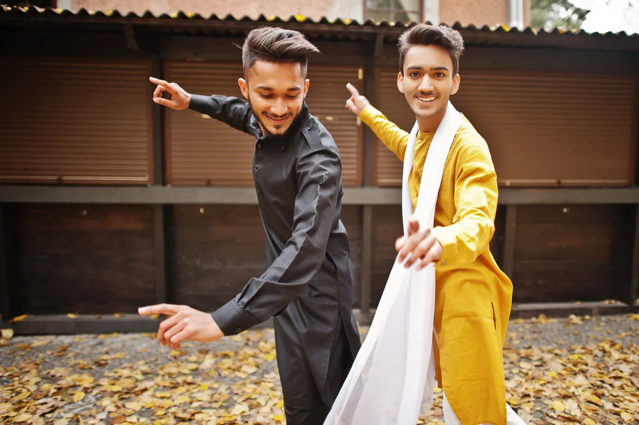  Le scénario bollywoodien est truffé de scènes musicales chorégraphiées.  © iStock / ASphotowed