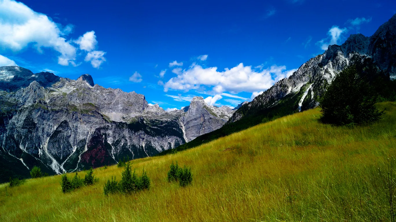 Les Alpes albanaises entre Theth et Valbonë© en Albanie. ©  iStock / Jeroen Mikkers