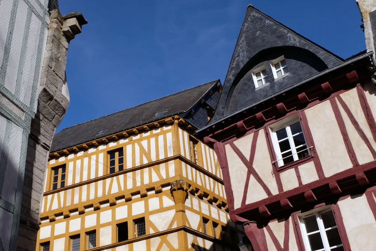 Maisons à pans de bois à Vannes en Bretagne ©  iStock / Richard Villalon