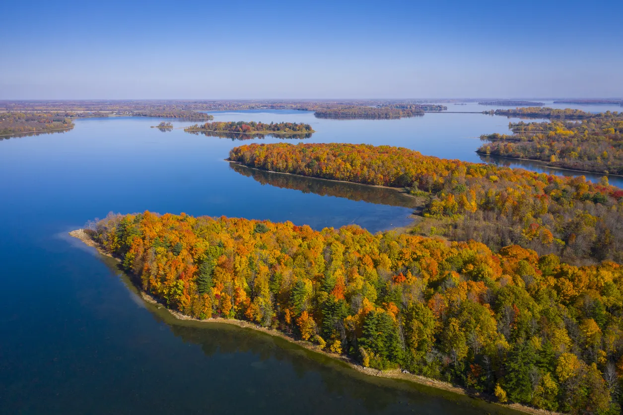 Le Parc national des Mille-Îles en automne © iStock / RLSPHOTO