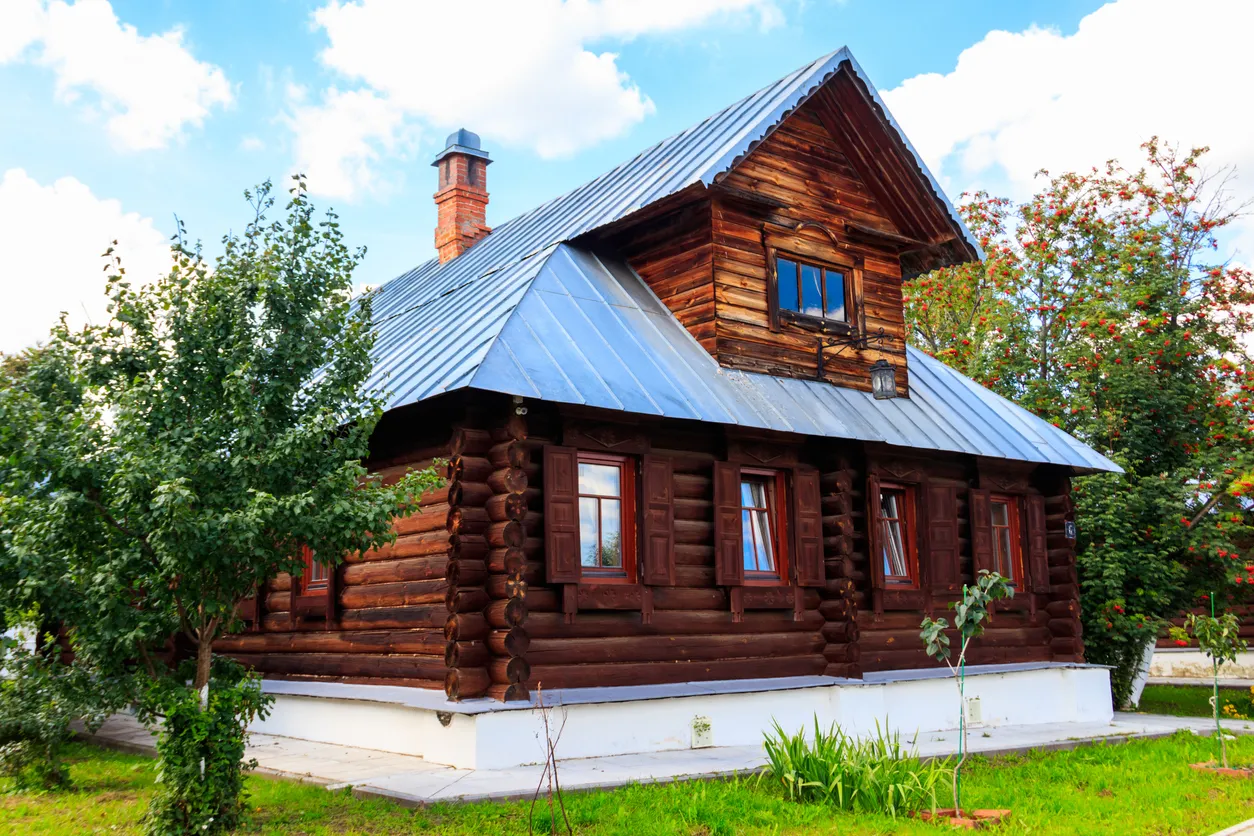 Une datcha à Souzdal à 220 km de Moscou.  © iStock / OlyaSolodenko