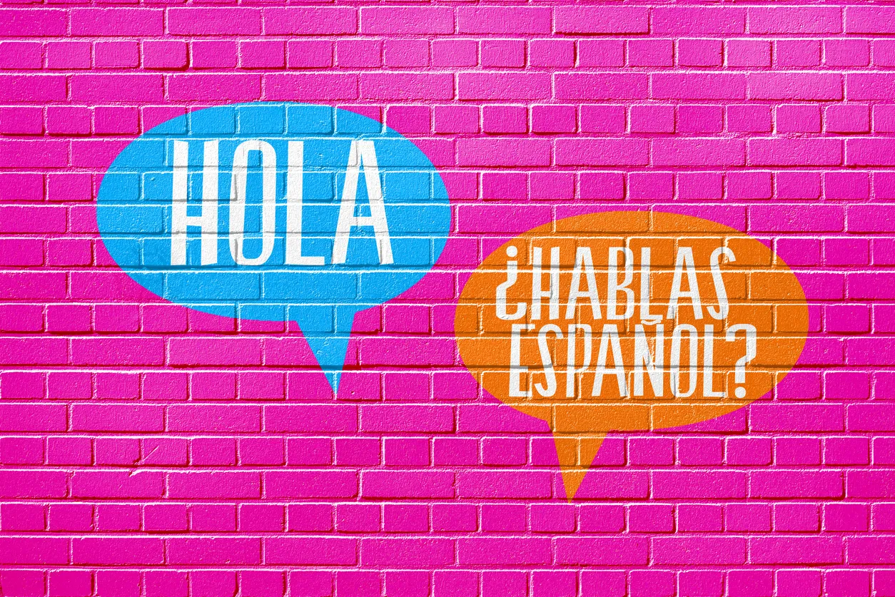 Salut, parles-tu espagnol? © iStock / Stadtratte