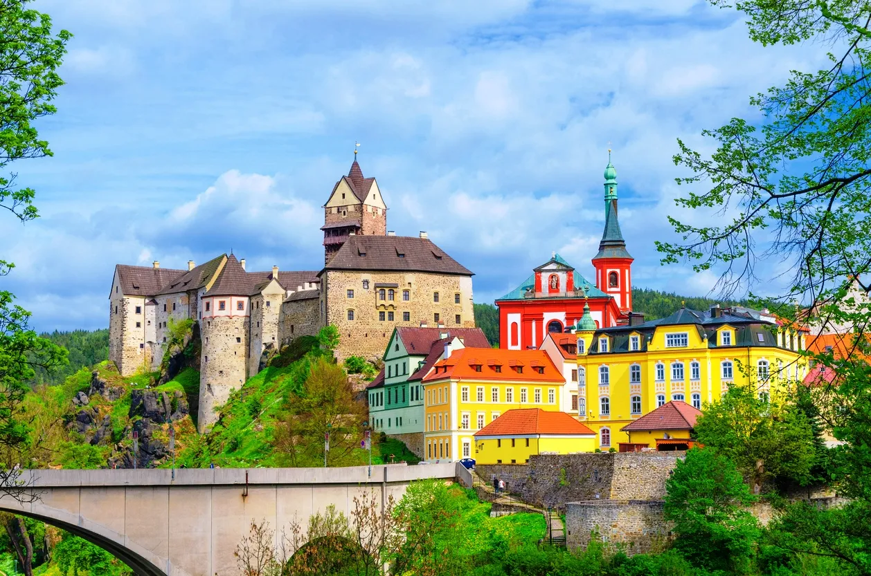 Le château Hrad Loket, à Loket, en Tchéquie © iStock / Aliaksandr Antanovich
