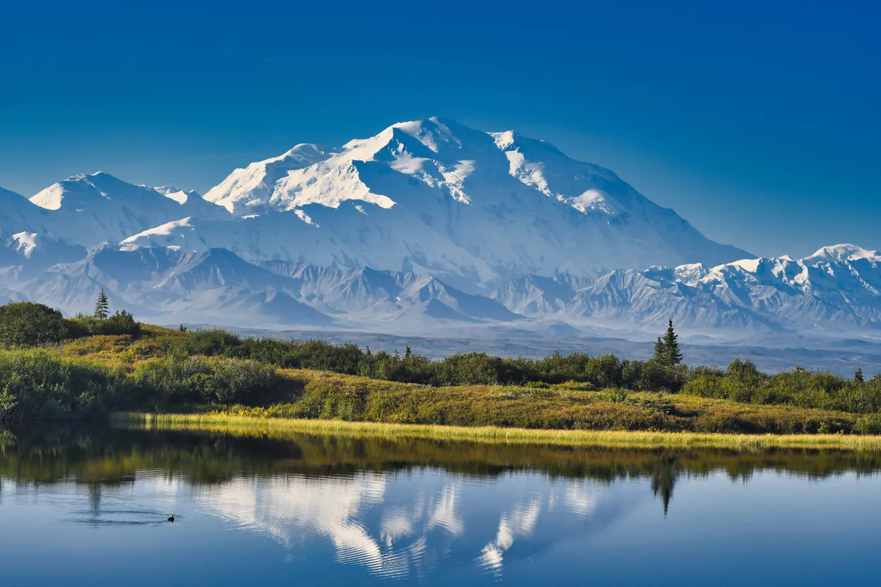 Le Denali et le Reflection Pond dans le Danali National Park, Alaska, USA © iStock / Drew Green