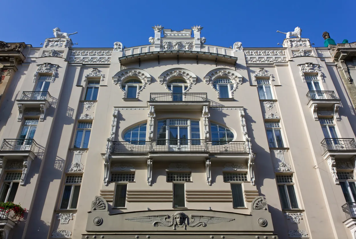 Immeuble Art nouveau de 1940 au 4 rue Alberta à Riga, Lettonie  © iStock / Emmeci74