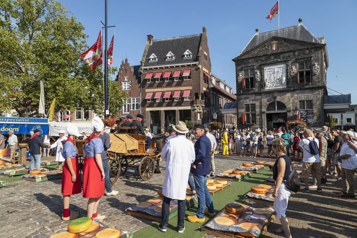 Marché aux fromages de Gouda © iStock / jan van der Wolf