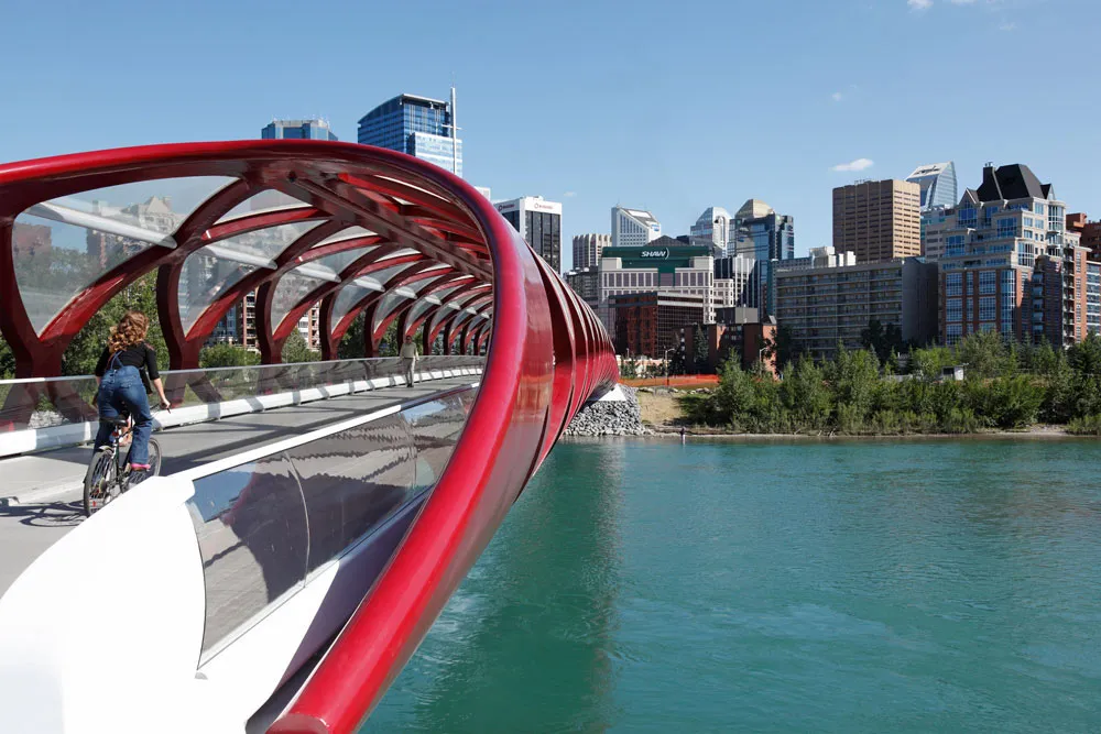 Le Peace Bridge | Istock.com/constantgardener
