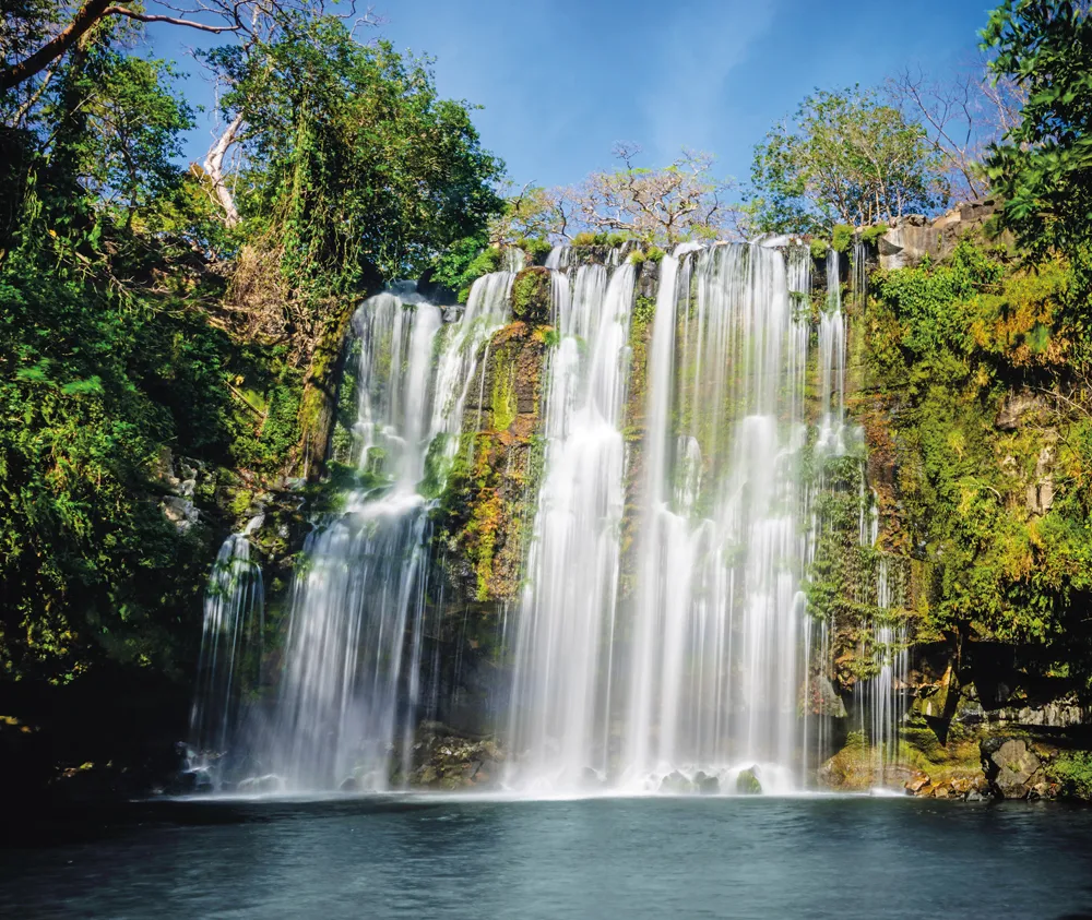 Cataratas Llanos del Cortés au Guanacaste, Costa Rica. © iStock / OGphoto