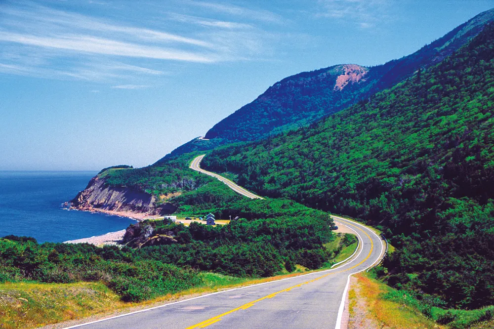 La route du Cap Breton en Nouvelle-Écosse
Photo © iStockphoto - DenisTangneyJr