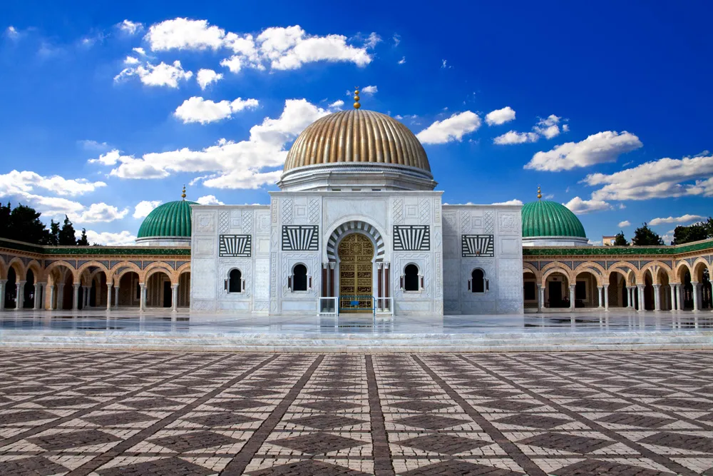 Mausolée de Bourguiba, Monastir, Tunisie | © smilingsunray