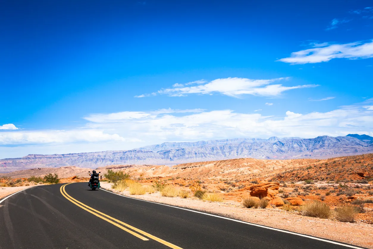Sierra Nevada dans les environs de la Death Valley © iStockphoto.com/zodebala