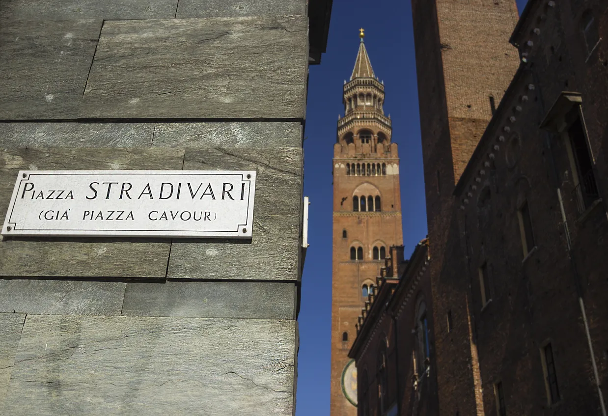 Piazza Stradivari en hommage au célèbre luthier Stradivarius, Cremona, Italie
© iStock acaparco