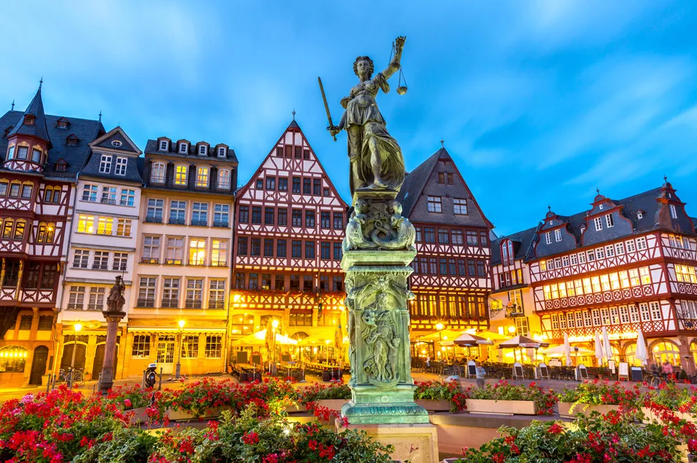 Place Römerberg, Francfort, Allemagne | © vichie81