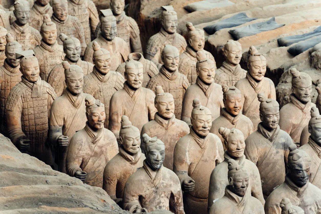 Armée de soldats en terre cuite de Xi'an, Chine  © istock / 