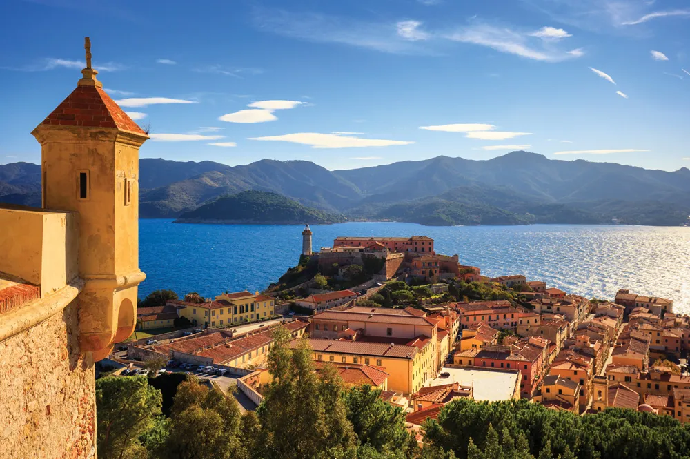 Portoferraio.  | © iStockphoto.com/StevanZZ