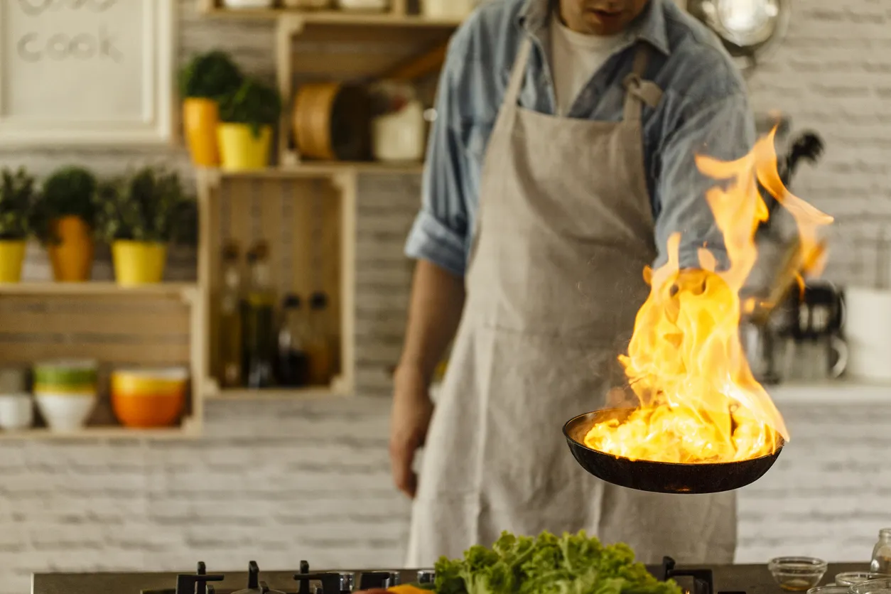 Plat flambé à l'armagnac © iStock / fotostorm