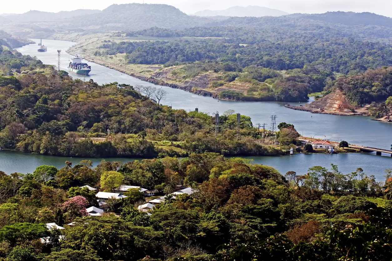 Navires sur le canal de Panama.| © iStockphoto.com / hstiver