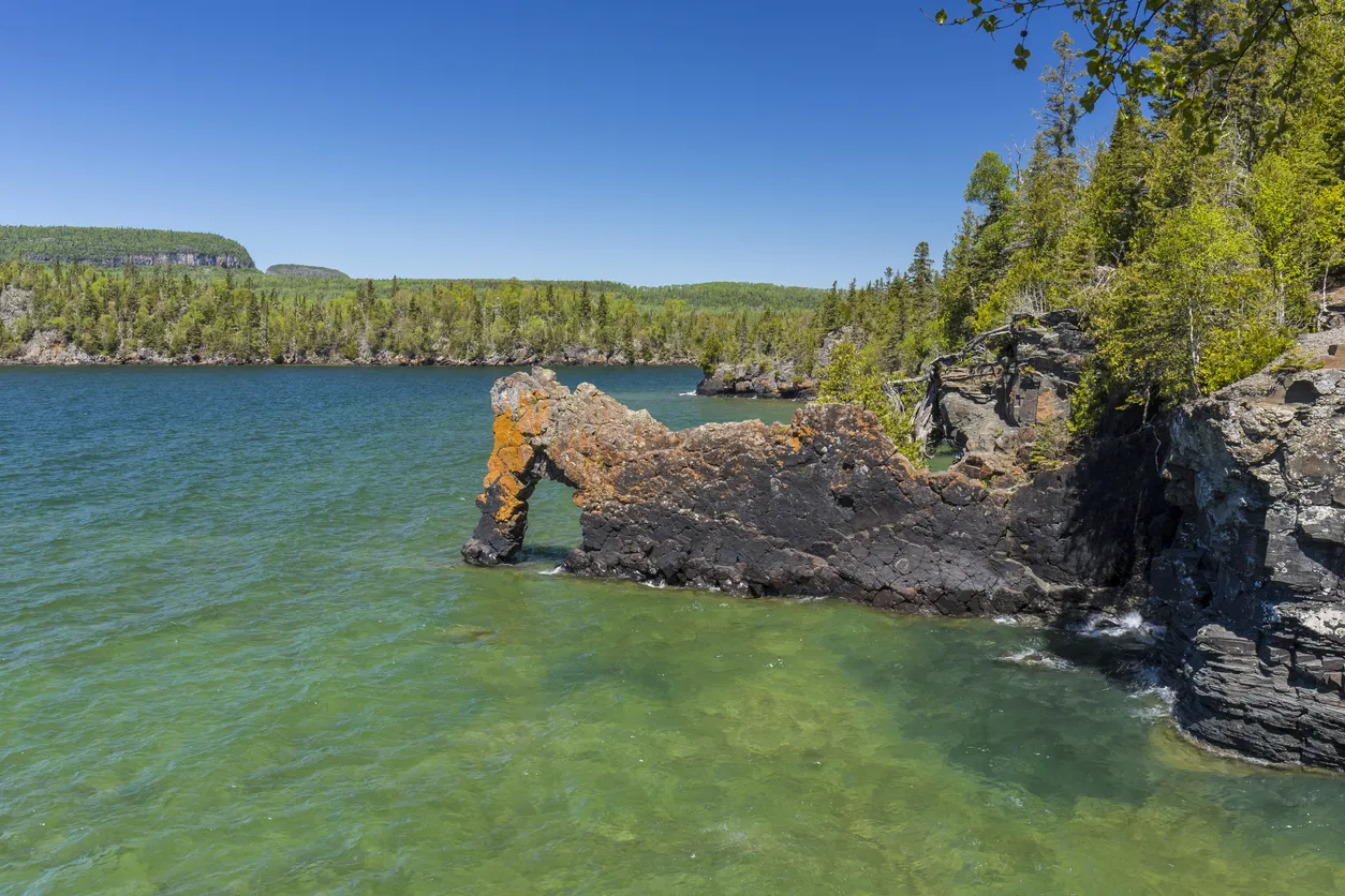 Le Sleeping Giant Provincial Park, au bord du lac Supérieur © istock / John_Brueske