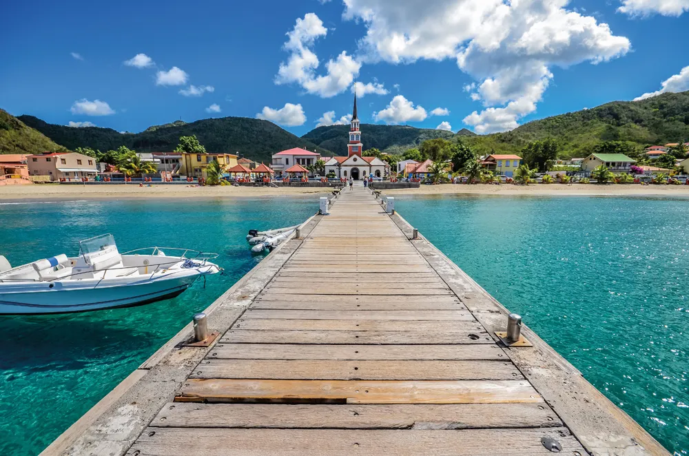Le bourg des Anses-d’Arlet.  
© iStockphoto.com/Damien VERRIER 