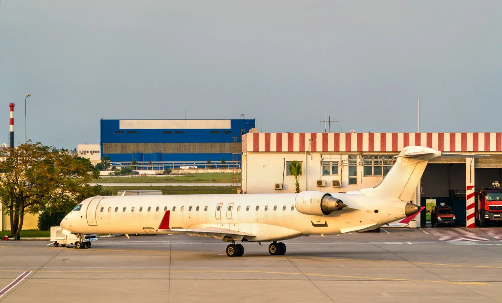 Avion à l’aéroport international de Carthage, près de Tunis, Tunisie | © Leonid Andronov
