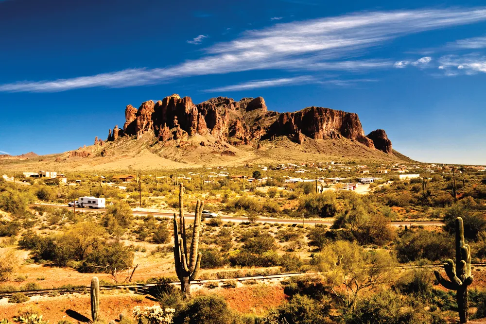 L’Apache Trail.  | © iStockphoto.com/nwinter